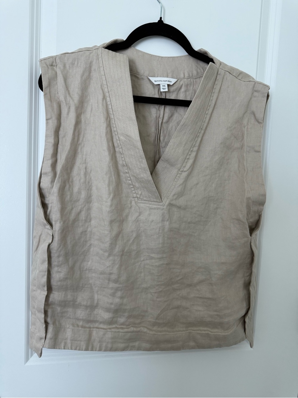 Banana Republic Linen V-Neck Top, a sleeveless, relaxed-fit top cut from a breat - Picture 1 of 7